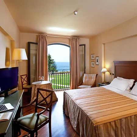 Grand Baia Hotell 4*