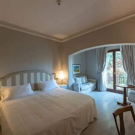 Grand Baia Hotell 4*