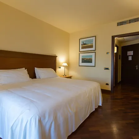 Grand Baia Hotell 4*