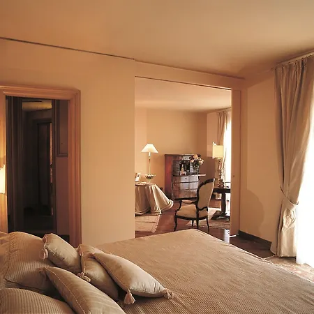 Grand Baia Hotell