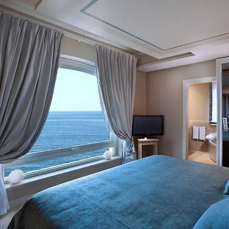 Grand Baia Hotell 4*