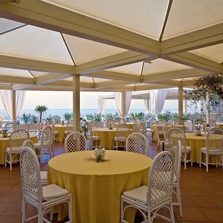 Hotell Grand Baia