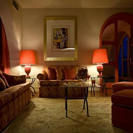 Grand Baia Hotell